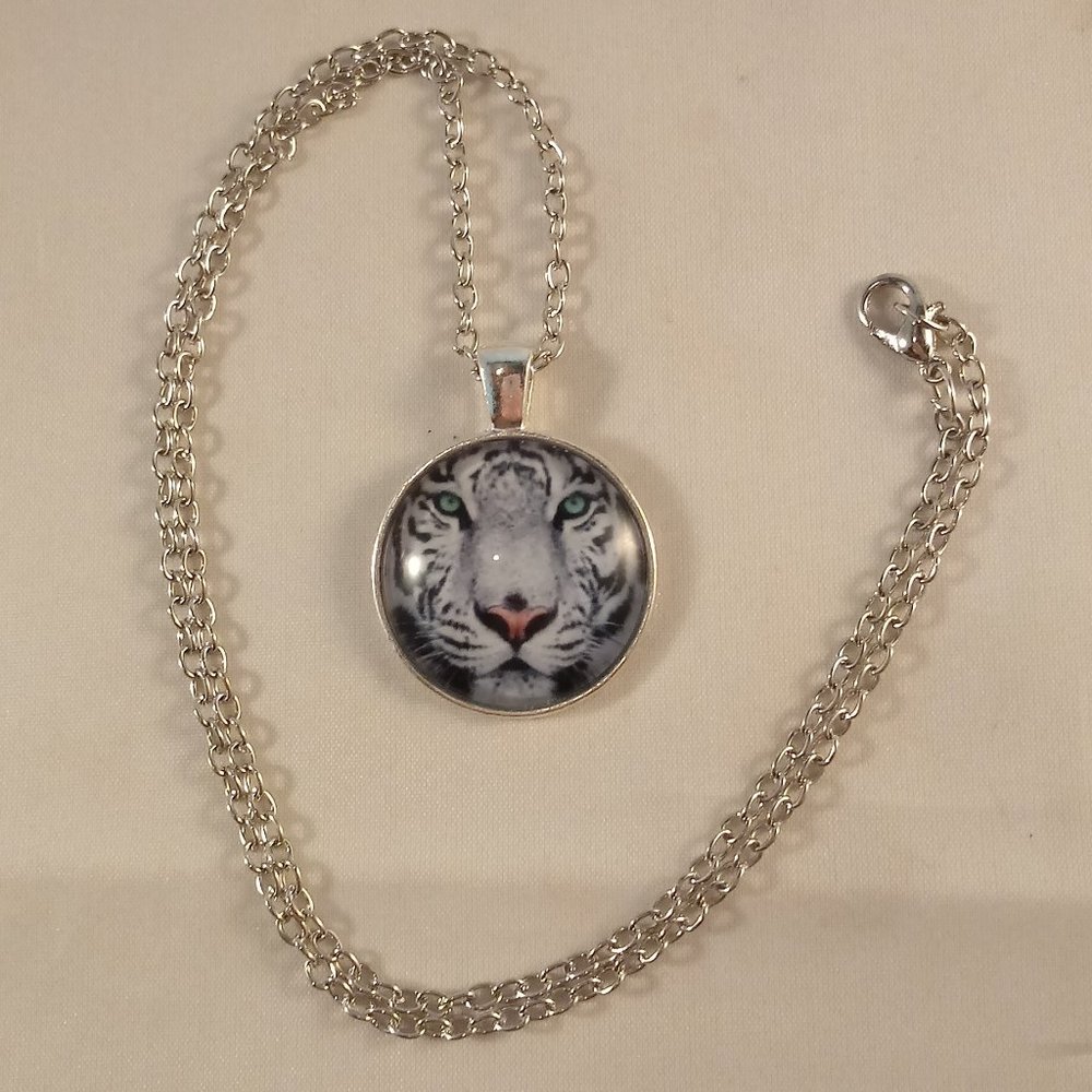 Mens Silver Mystical White Tiger Cabochon Pendant Chain Necklace Gift - Picture 3 of 3